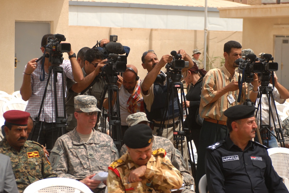 Market opening in Abu Ghraib