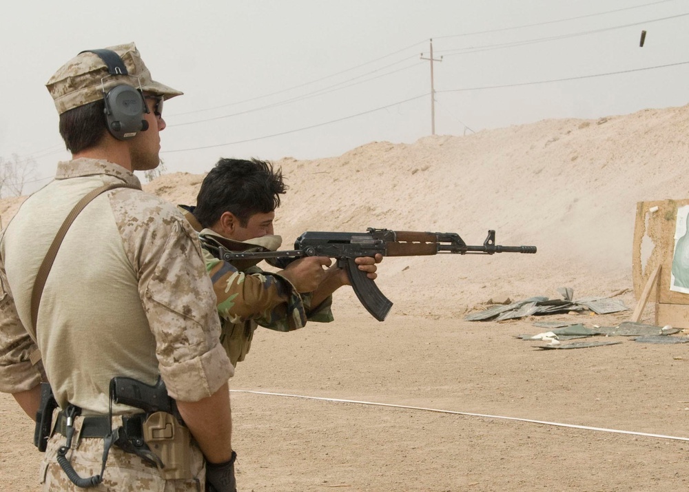 Iraqi Special Weapons and Tactics conducts rifle training