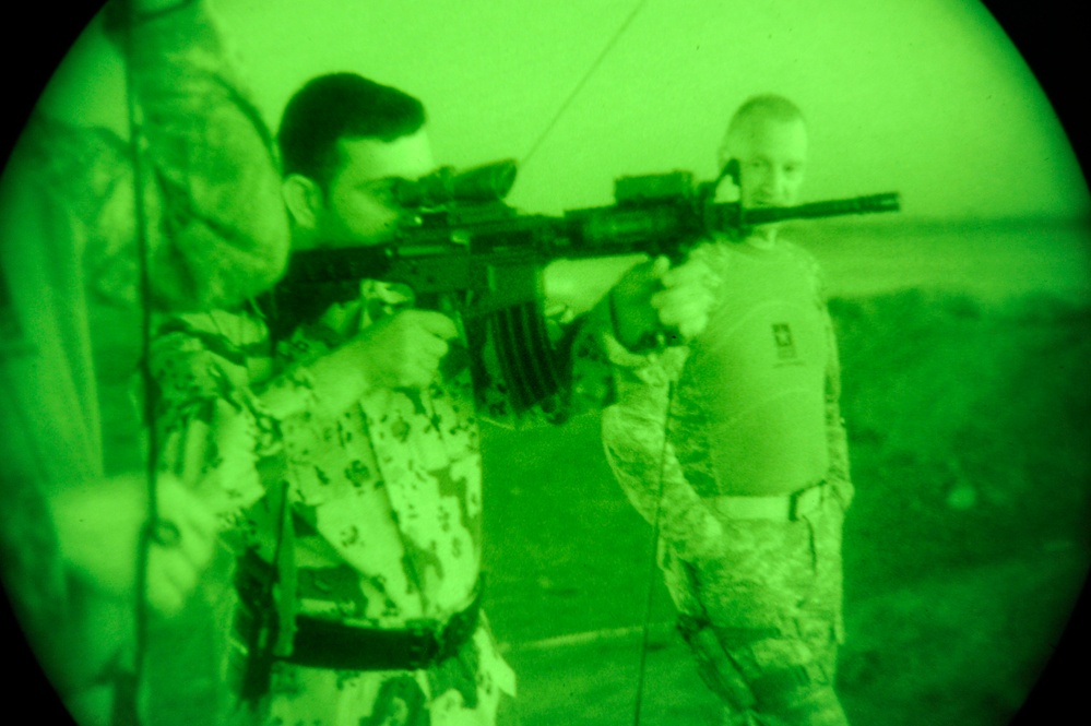 U.S. Soldiers conduct operation with Iraqi coastal border guards