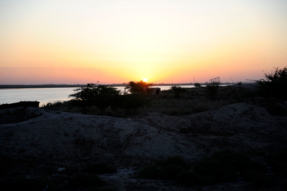 U.S. Soldiers conduct operation with Iraqi coastal border guards