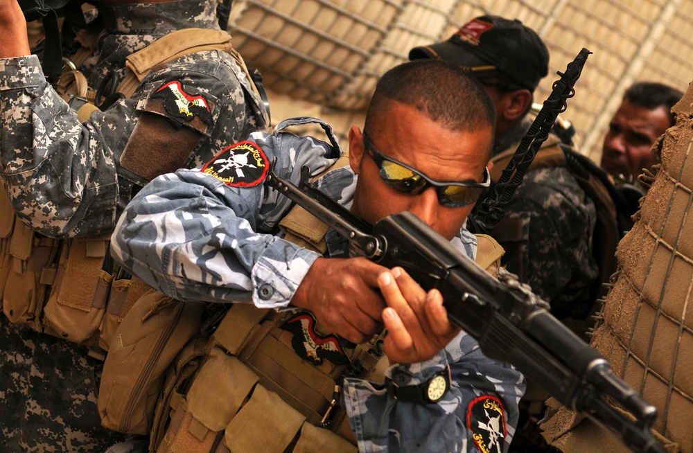 Iraqi Police arming Non-commissioned Officers with skills to lead their own