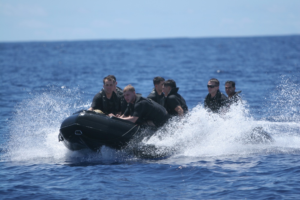 Reconnaissance Marines test new boat engines