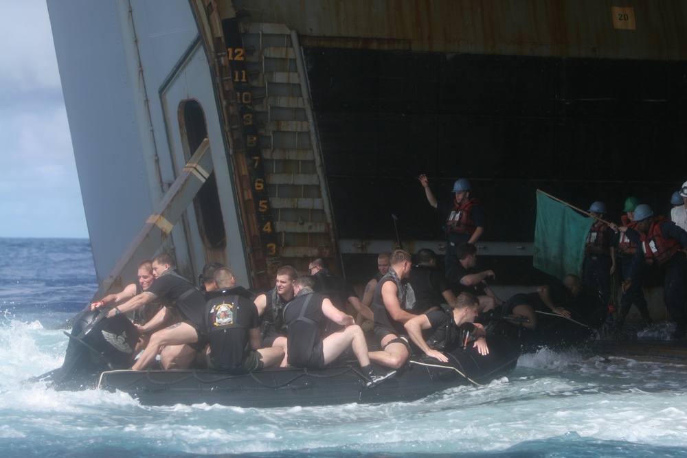 Reconnaissance Marines test new boat engines