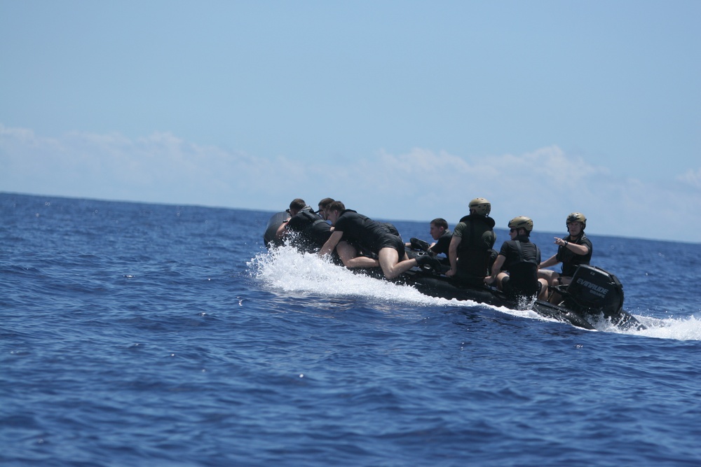 Reconnaissance Marines test new boat engines