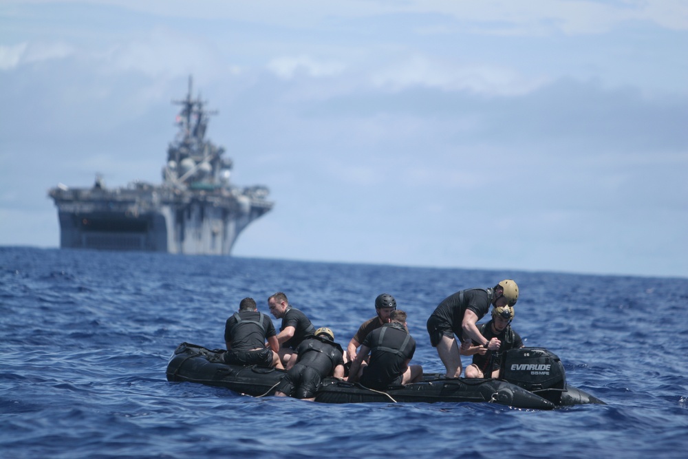 Reconnaissance Marines test new boat engines