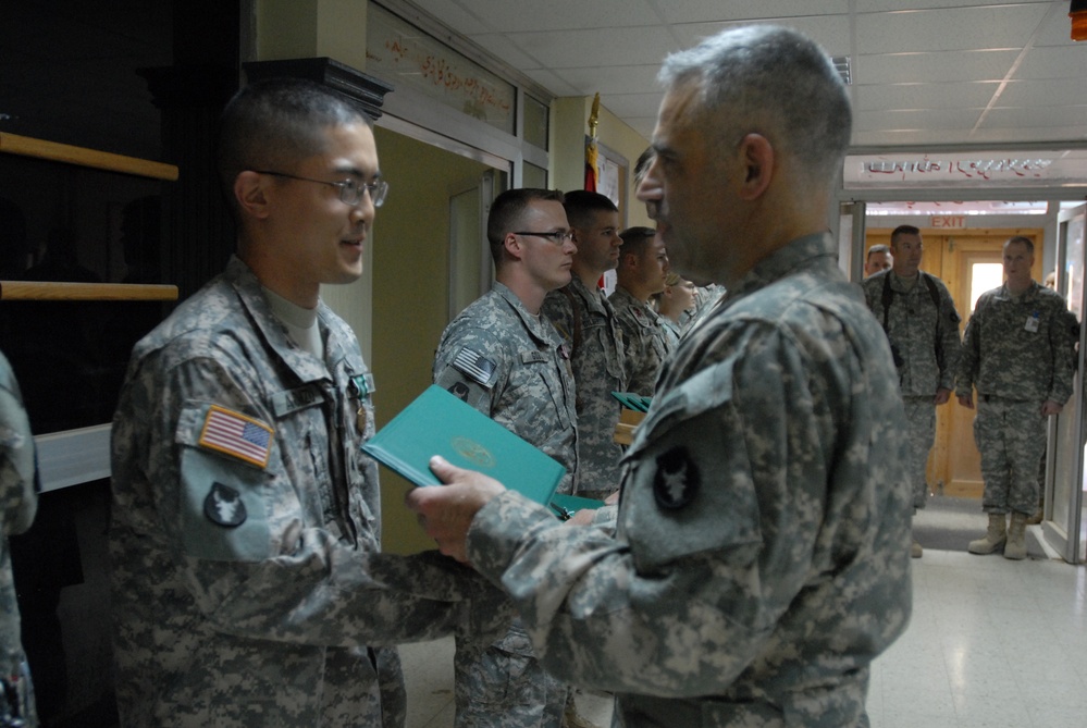 Sgt. Aomizu Receives Army Commendation Medal