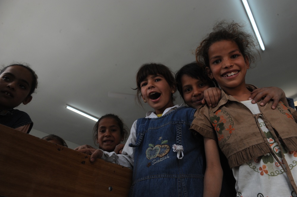 Children take advantage of new Baghdad school