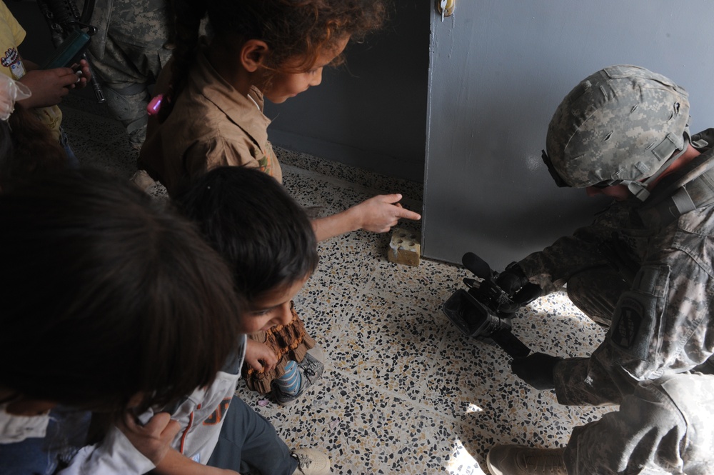Children take advantage of new Baghdad school