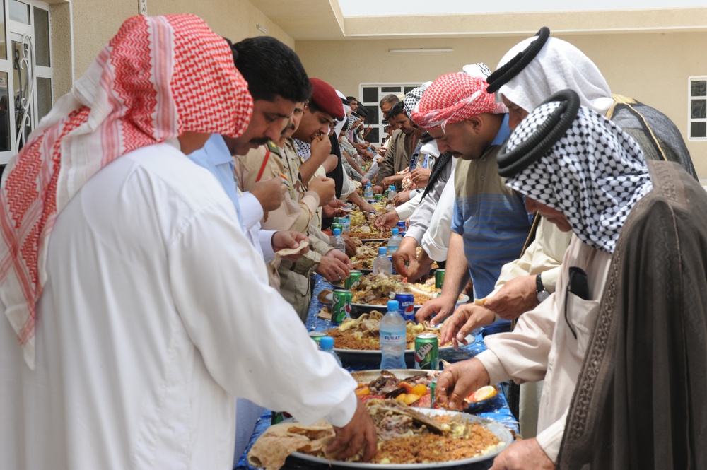 Children take advantage of new Baghdad school