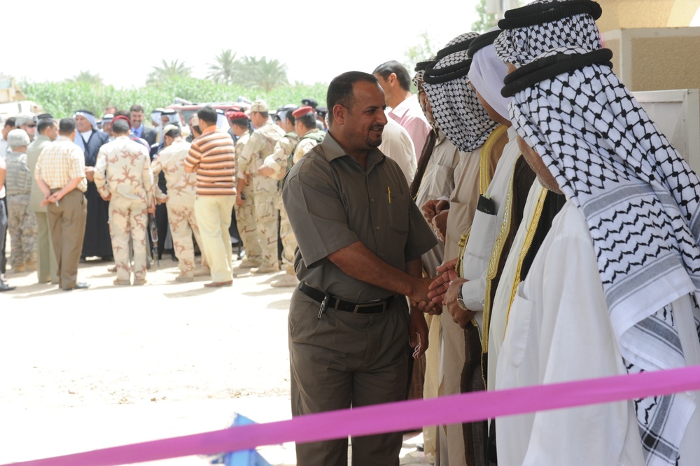 Children take advantage of new Baghdad school