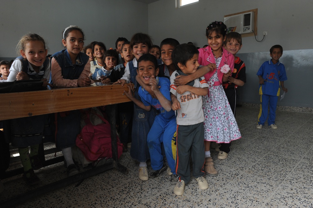 Children take advantage of new Baghdad school