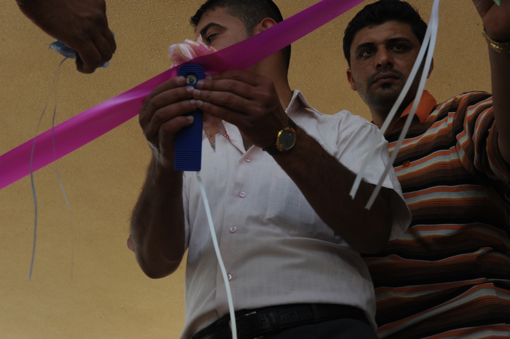 Children take advantage of new Baghdad school
