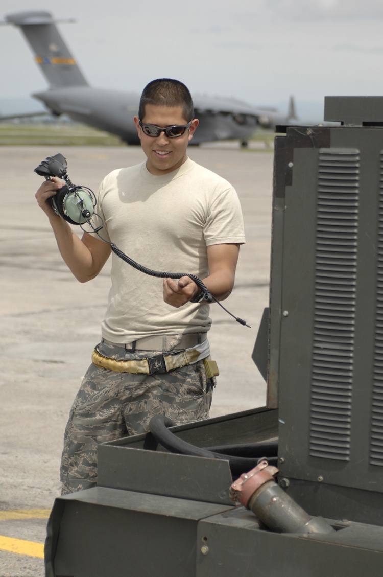 Air Refueler's stay flying