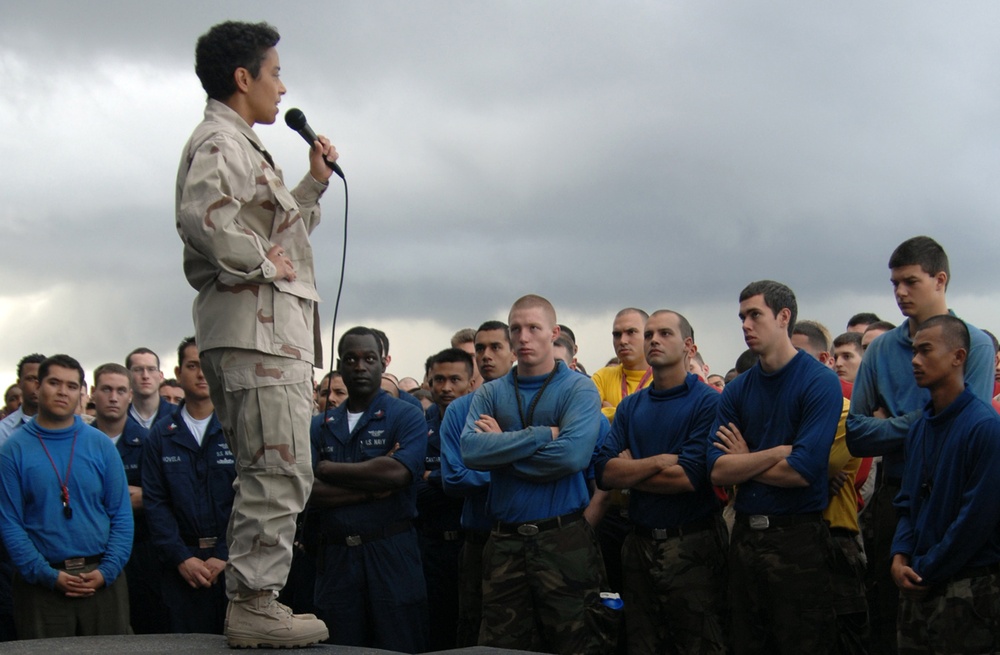 Expeditionary Strike Group Commander 2 visits USS Boxer