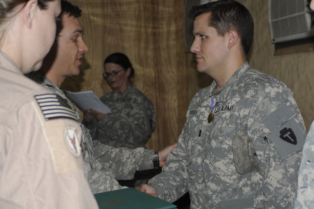 Soldiers Receive Medal