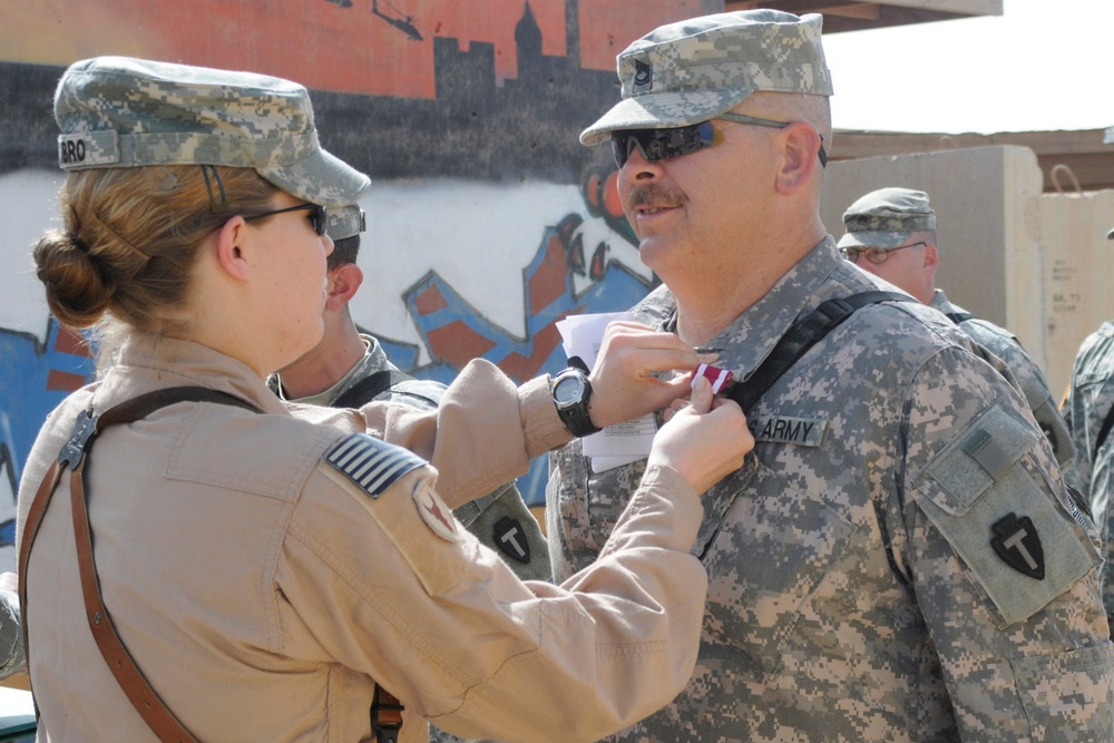 Soldiers Receive Medal