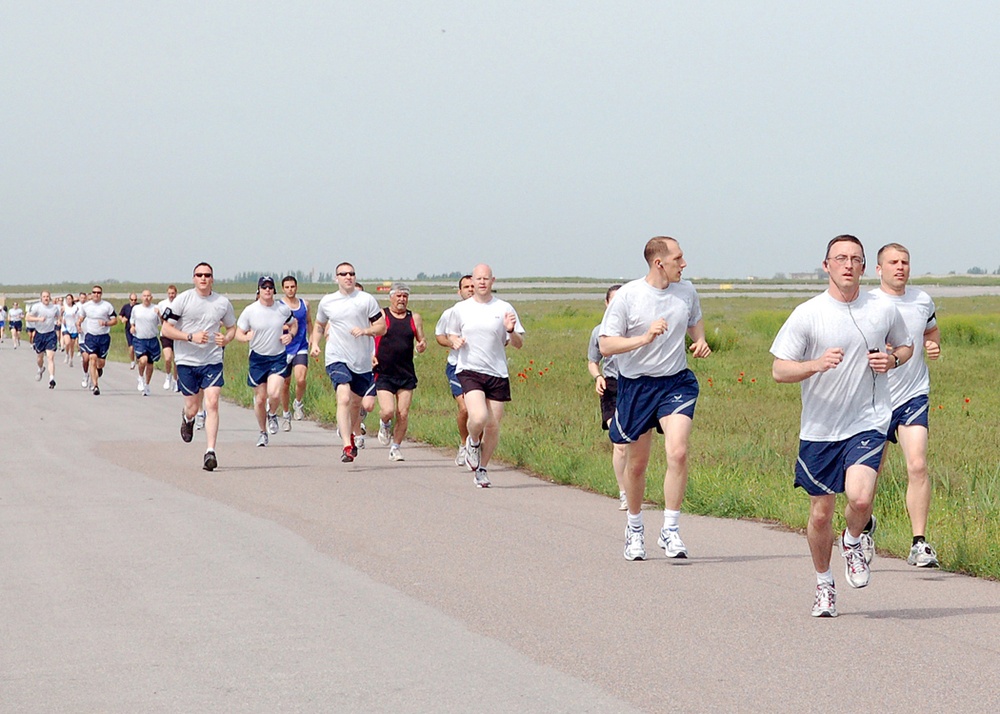 Manas welcomes spring with first-ever Bloomsday Run