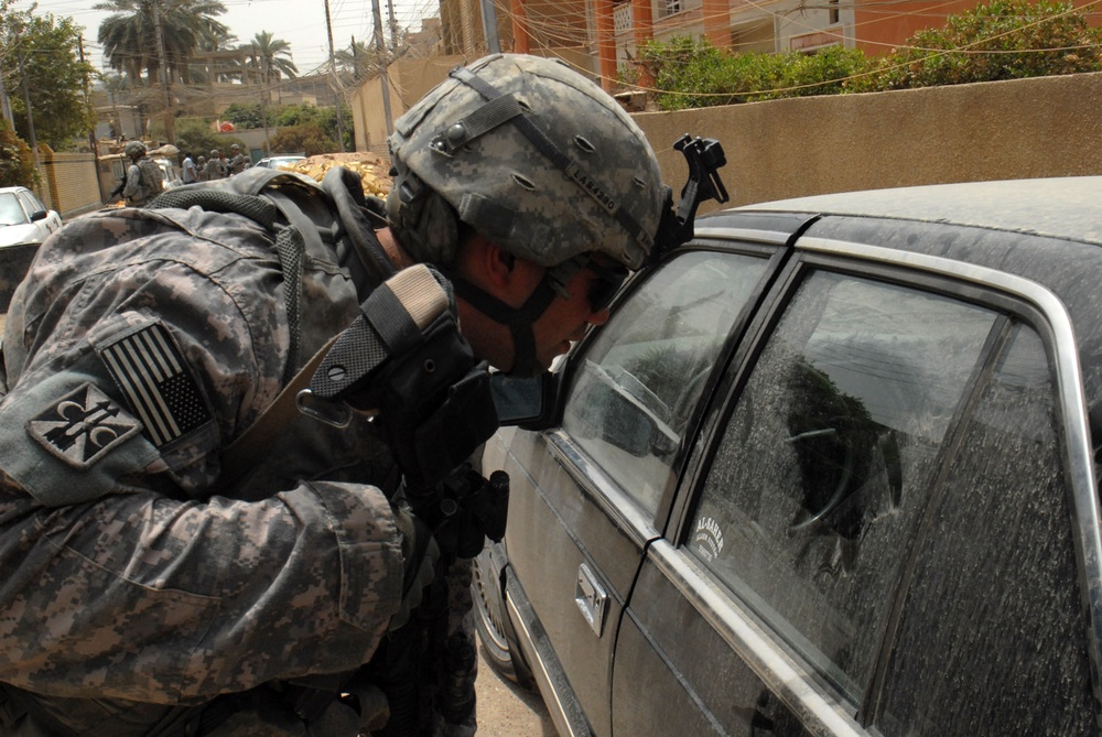 Steel Knights, Sons of Iraq patrol Mutanabi neighborhood