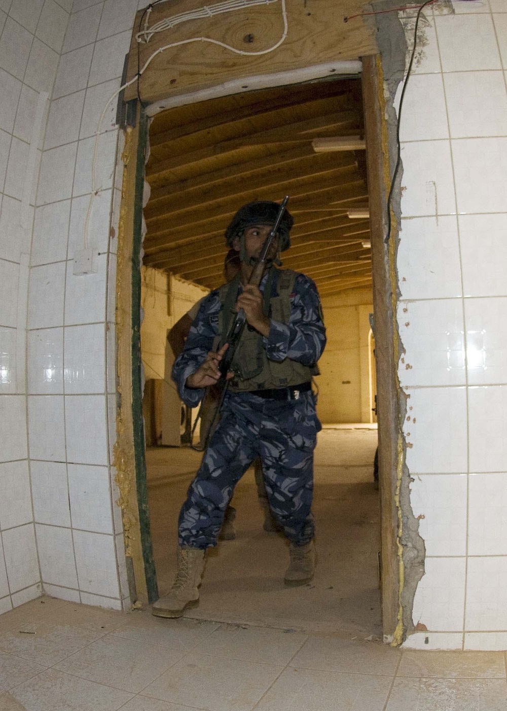 Iraqi Special Weapons and Tactics strives to perfect room-clearing procedures