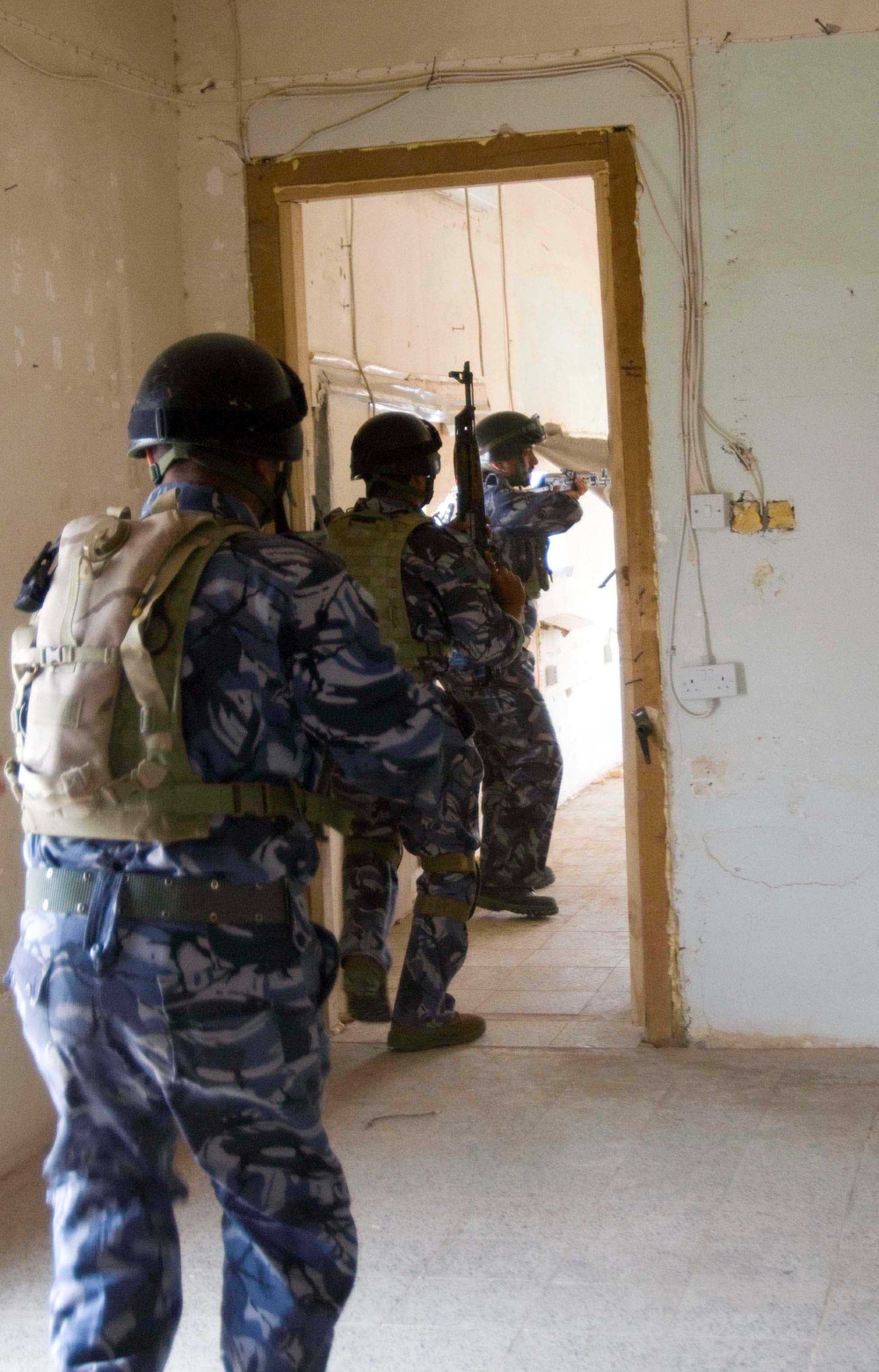 Iraqi Special Weapons and Tactics strives to perfect room-clearing procedures