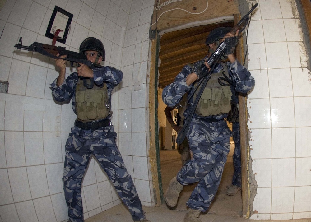 Iraqi Special Weapons and Tactics strives to perfect room-clearing procedures