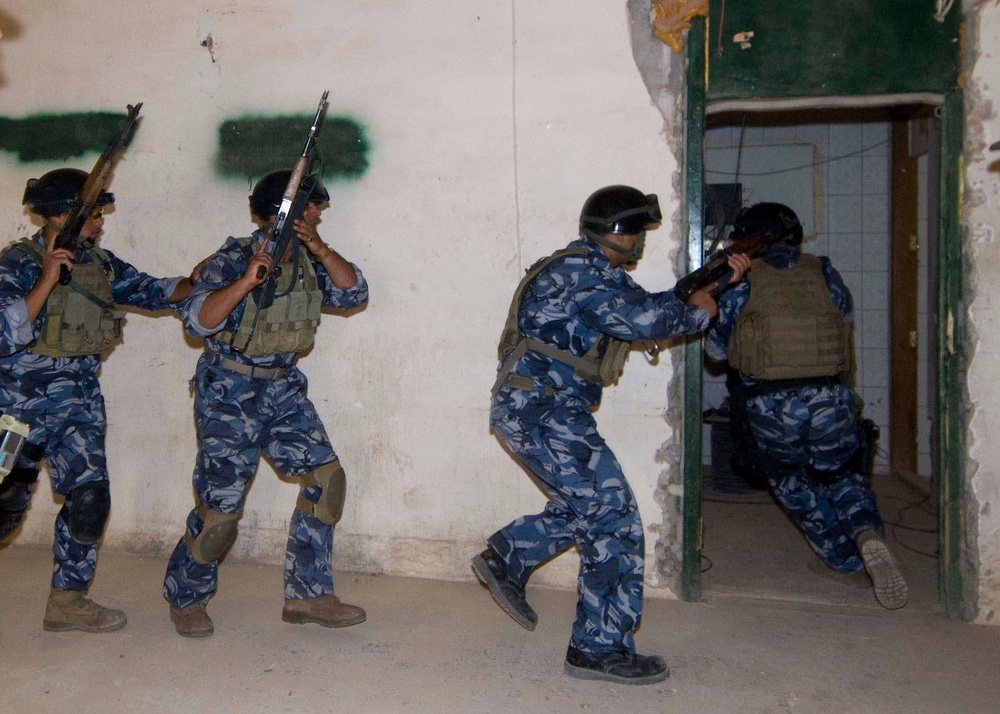 Iraqi Special Weapons and Tactics strives to perfect room-clearing procedures