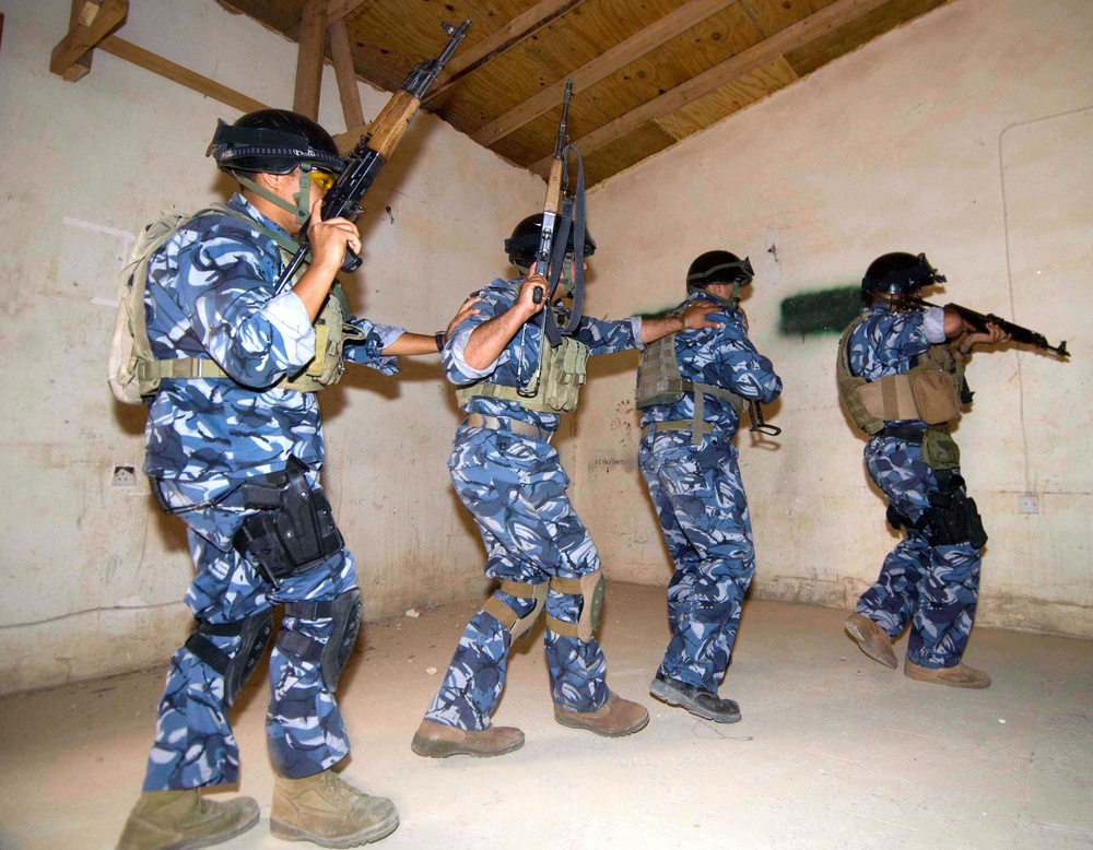 Iraqi Special Weapons and Tactics strives to perfect room-clearing procedures