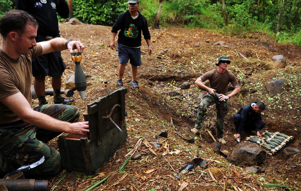 Joint Special Operations Task Force-Philippines trains Philippine Army Explosive Ordnance Disposal Battalion