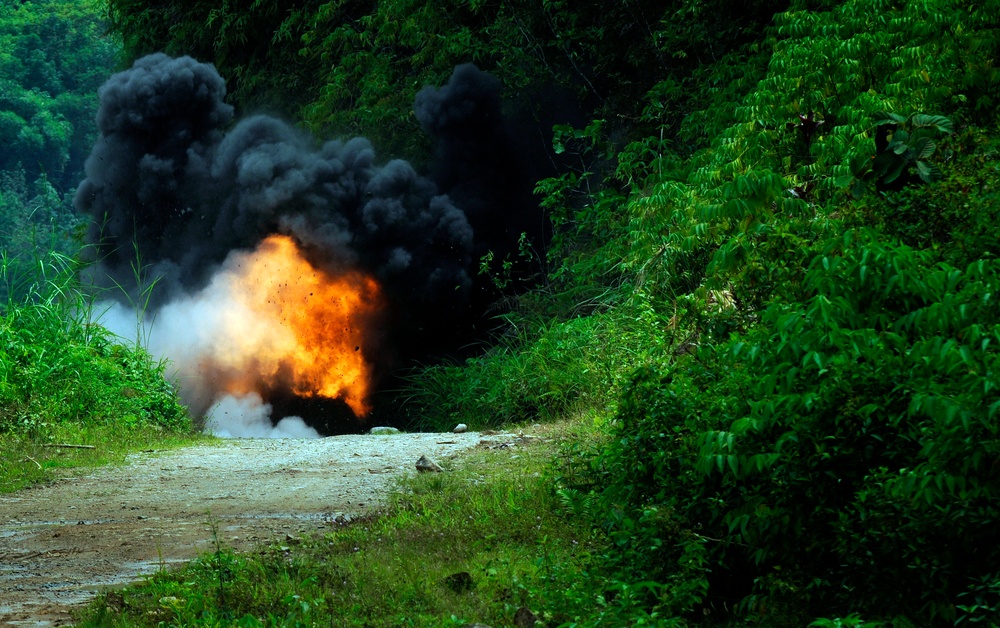 Joint Special Operations Task Force-Philippines trains Philippine Army Explosive Ordnance Disposal Battalion