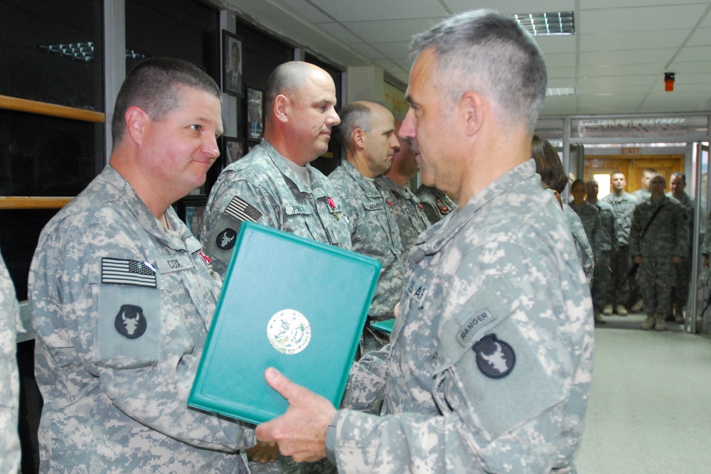Maj. Cox Receives Bronze Star