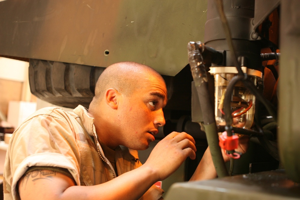 Combat Logistics Company Conducts Third Echelon Maintenance