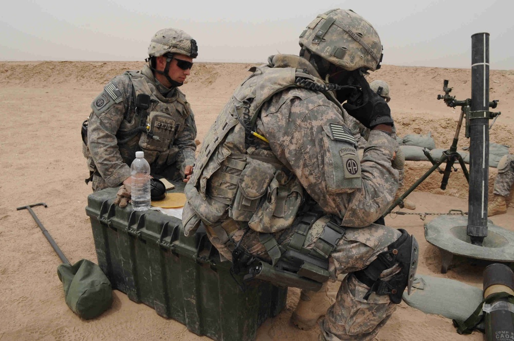 Paratroopers, Iraqis Hang Rounds