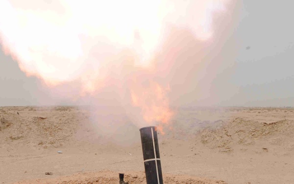 Paratroopers, Iraqis hang rounds