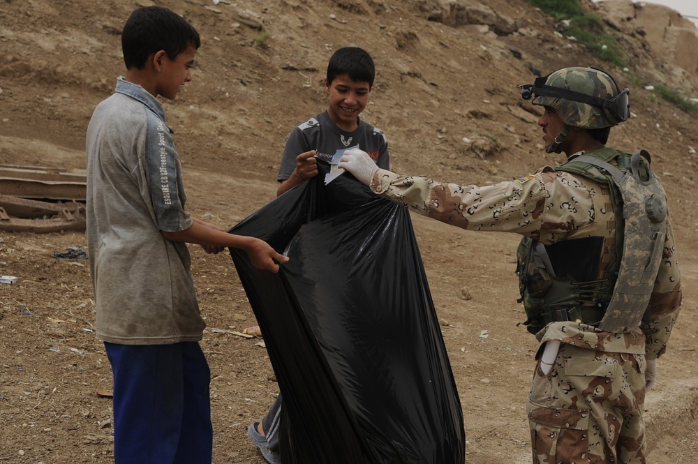 Trash pick-up in Jassan
