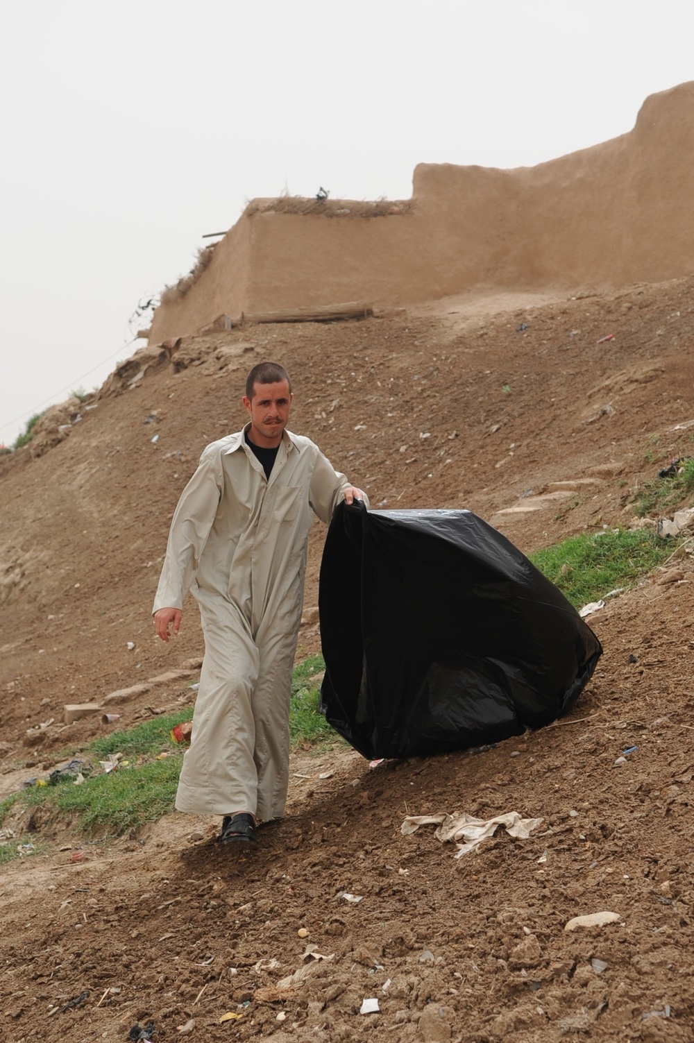 Trash pick-up in Jassan