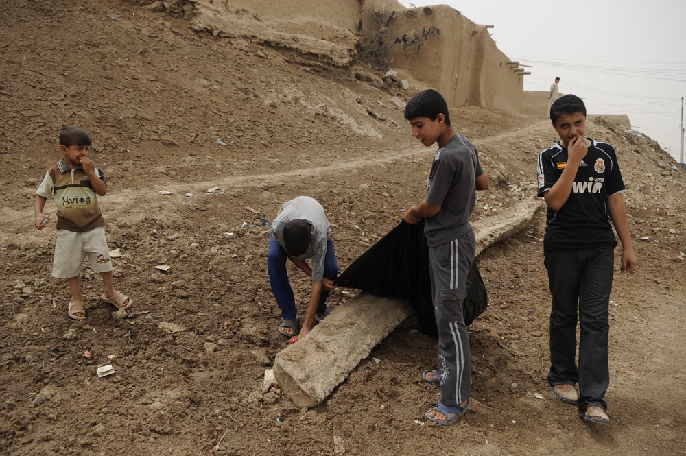 Trash pick-up in Jassan