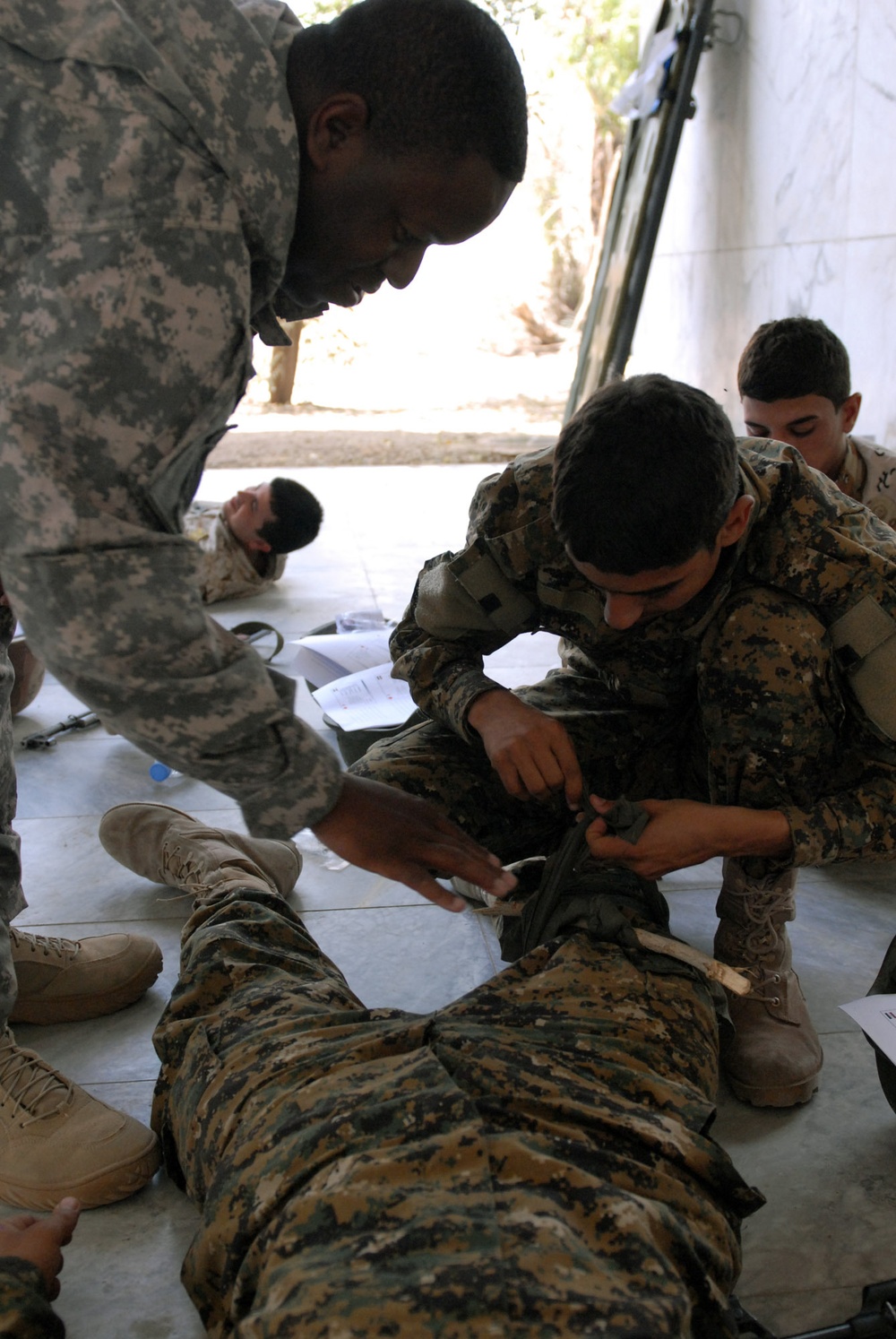 Iraqi army route clearance teams receive medical training