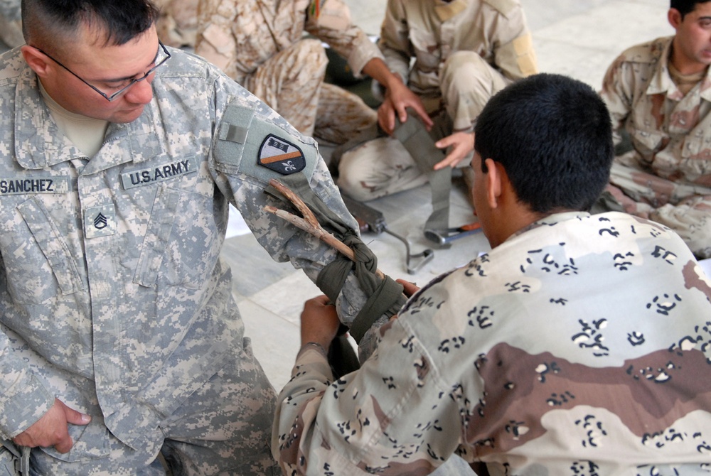 Iraqi army route clearance teams receive medical training