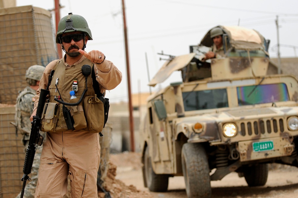 1st Cavalry Division and Iraqi troops patrol Mosul