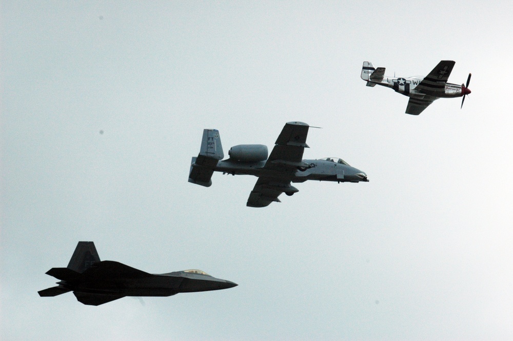 Great Fun to be Had by All at the 2009 Joint Service Open House