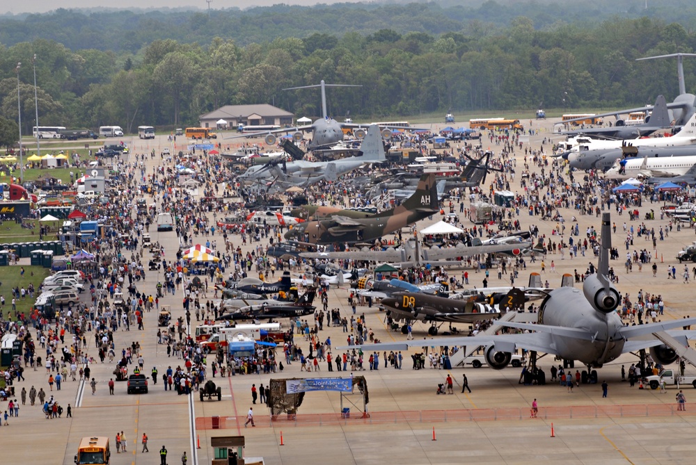 Great Fun to be Had by All at the 2009 Joint Service Open House