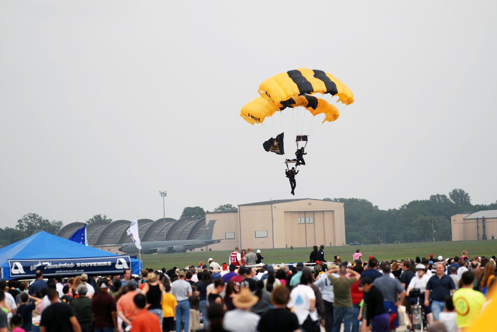 Great Fun to be Had by All at the 2009 Joint Service Open House