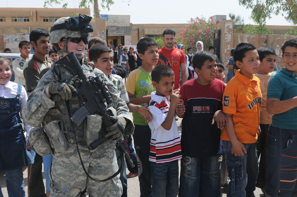 School book delivery in Tikrit, Iraq