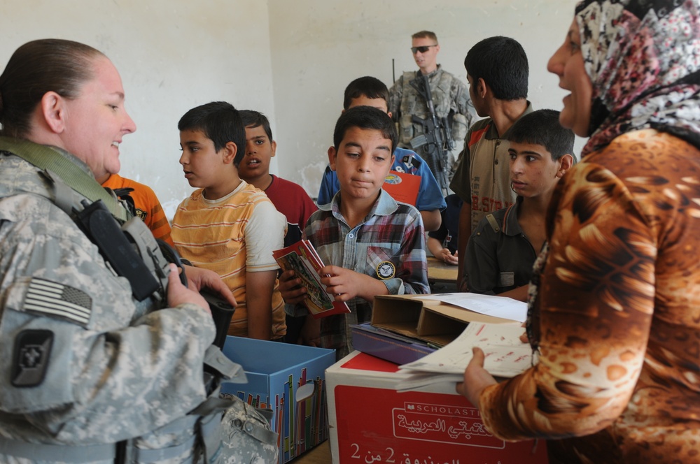 School book delivery in Tikrit, Iraq