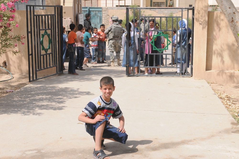 School book delivery in Tikrit, Iraq