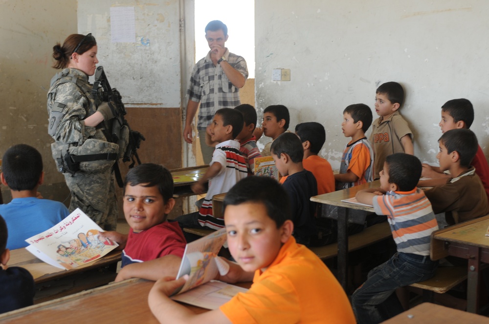 School book delivery in Tikrit, Iraq