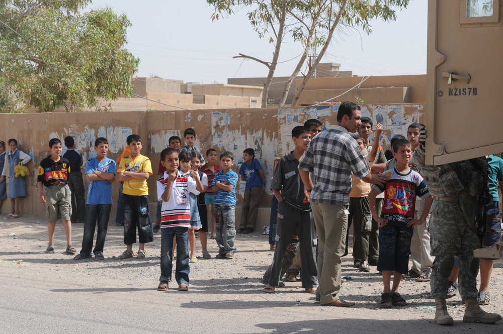 School book delivery in Tikrit, Iraq