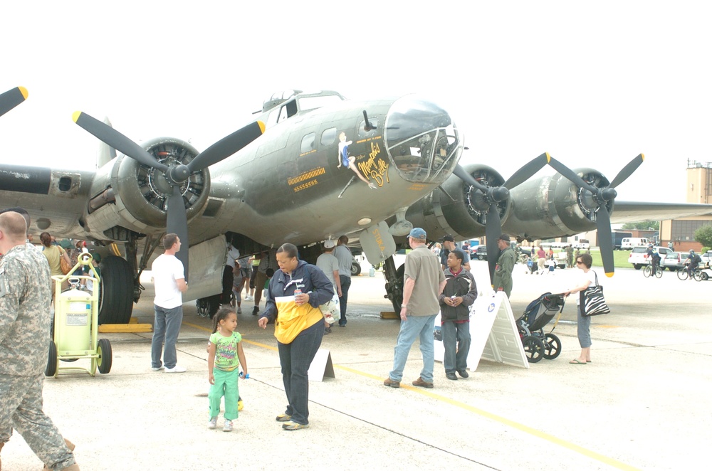 Joint Service Open House 2009 at Andrews Air Force Base