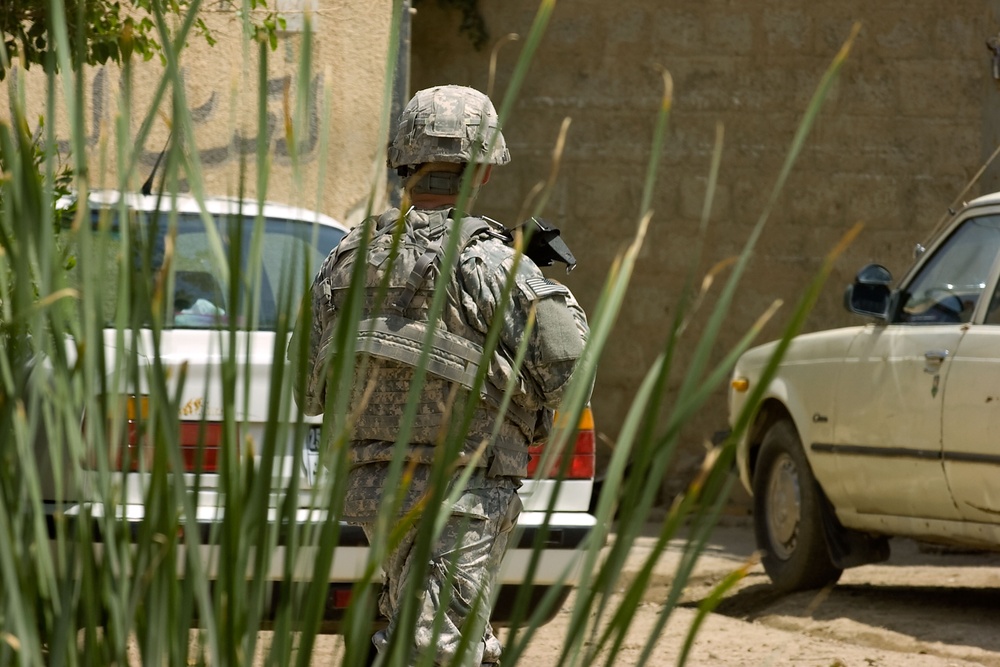 Cavalrymen, Iraqi police patrol Taza