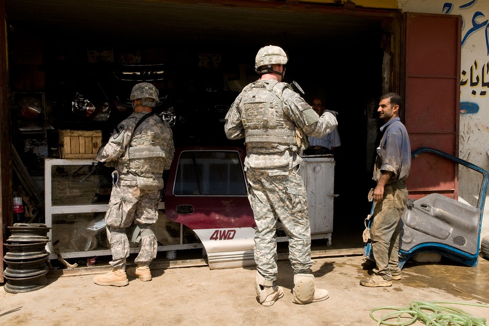 Cavalrymen, Iraqi police patrol Taza